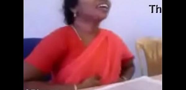  South indian office lady flash boobs to co-workers